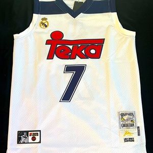 Joe Burrow, Lebron James, Luka Doncic, Allen Iverson, Derrick Rose collectibles